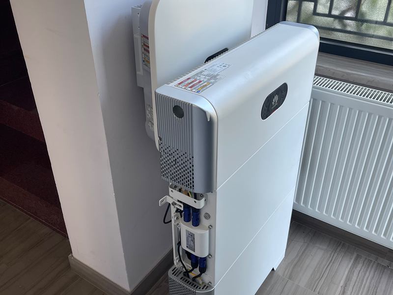 Huawei hibridni inverter i baterija u kući