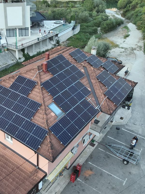 Solarna elektrana 20,46 kWp na krovu objekta u Konjicu, snimak dronom